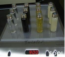  스쿠알렌 추출장치: 나노입자가 도포된 1cm 크기의 막대자석을 이용하여 막걸리로부터 스쿠알렌을 추출하는 장치              