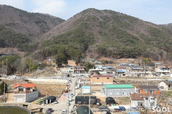 부산 기장군에 있는 수제맥주 아키투. 오른쪽 아래 영문이름이 적힌 아키투 제조장이 보인다.