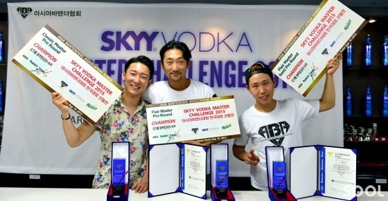 10일 저녁 미국브랜드 프리미엄보드카 스카이는 동대문 국제호텔 전문학교에서 스카이보드카 마스터 챌린지 2015를 개최하였다.  이 대회 우승자가 9월 싱가폴에서 열리는 세계바텐더대회에 한국대표로 출전한다. 