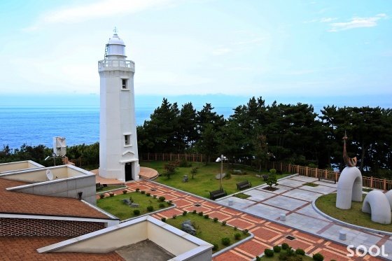 울릉도까지 직선거리가 가장 가까운 죽변등대