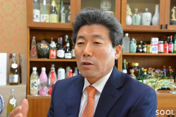 유기농 농사는 토양을 인증 받는 것이라고 말하고 있는 경기호 대표