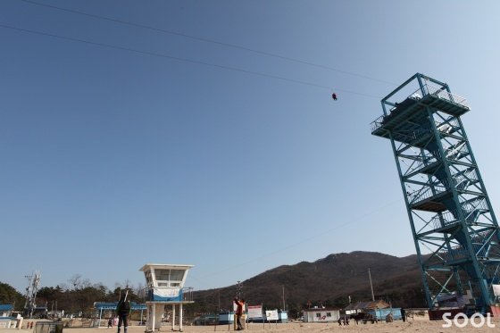 하나개 해변 짚와이어