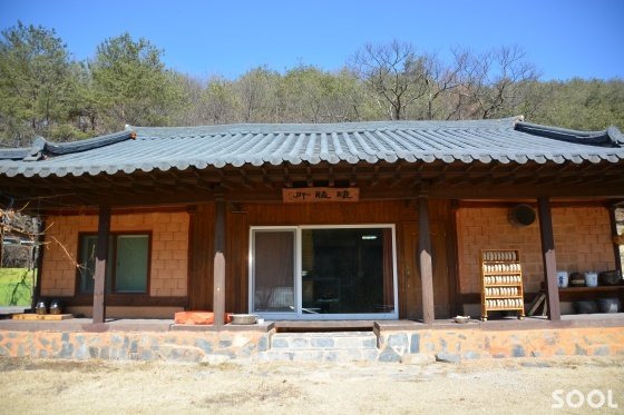 전통주를 빚고 있는 양온소