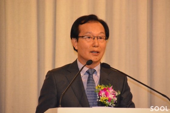 서울협회 김종득 부회장의 격려사.