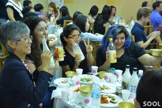 막걸리를 즐겨 마시는 외국인들도 참석, 막걸리 브라보.