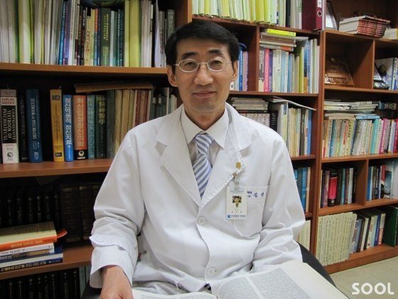 보건복지부 지정 알코올 질환 전문 다사랑중앙병원 정신건강의학과 김석산 원장
