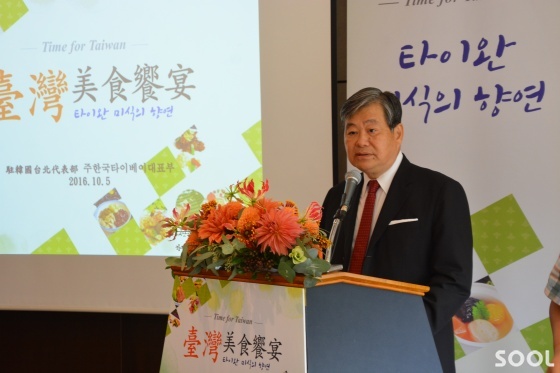 스딩 대표가 인사말을 하고 있다.