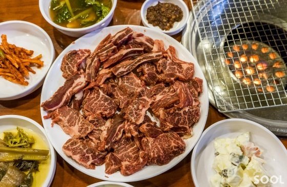 연탄불에 구워먹는  태백 한우