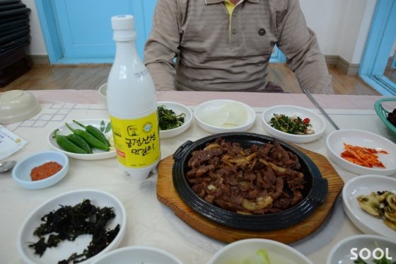 산성막걸리와 잘 어울리는 염소불고기.