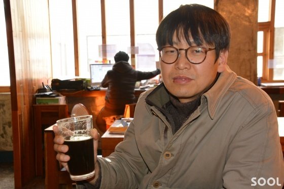 만국의 술쟁이여, 단결하라!