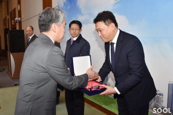 대선주조, 장애인 취업지원 활성화로 부산시장 감사패 수상