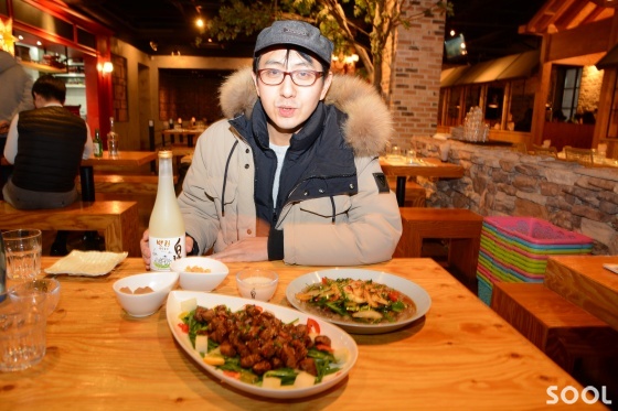 쉐막의 김동교 대표. 잘 나가던 대기업 마케팅 담당을 그만두고 양조당 대표가 된 것을 자랑스럽게 여긴다고 했다. 쉐막을 오픈 한 것도 마케팅 업무와 무관하지 않아 보였다. 