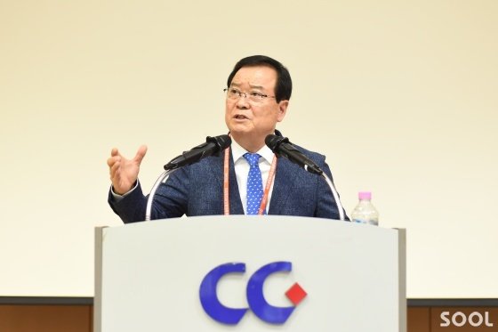 오정석 회장이 포럼 개회사를 하고 있다.