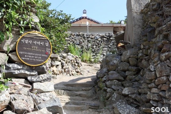 동고지 마을. 스토리가 담긴 문패가 인상적이다_사진촬영 이정화
