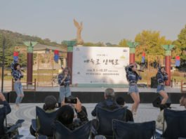 10월의 토요일 오후, 청와대 앞에서 공연 즐겨보자