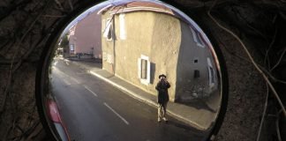 거울이 없으면 여자도 없다