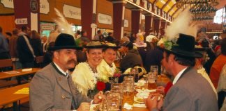 이 술, 뭘로 만들지?