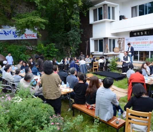 ‘가얏고 열두 줄에 국화향기 흩어지고’