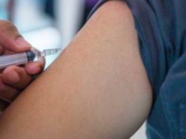 알코올중독도 만성질환…찬 바람 불기 전, 독감 예방접종 必