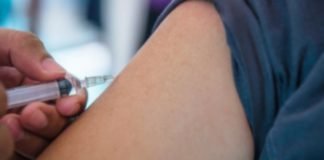 알코올중독도 만성질환…찬 바람 불기 전, 독감 예방접종 必