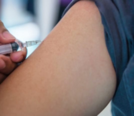 알코올중독도 만성질환…찬 바람 불기 전, 독감 예방접종 必