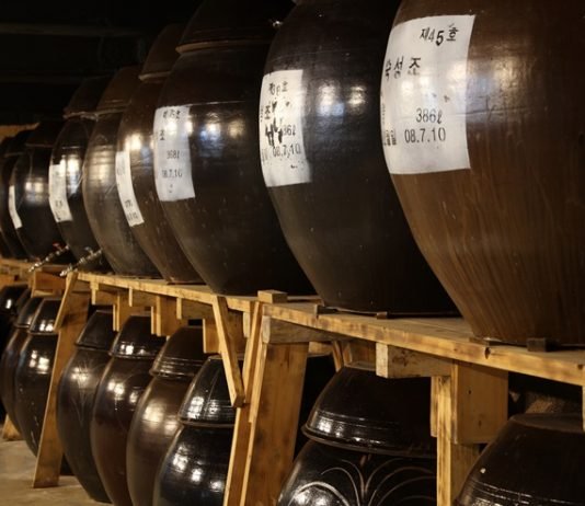 “옹기 독에서 숙성된 의성 사과의 향기로움”