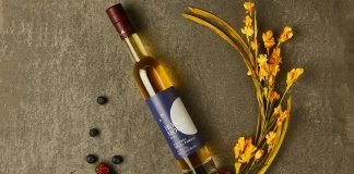 와인 한 병에 담긴 천연 벌꿀,