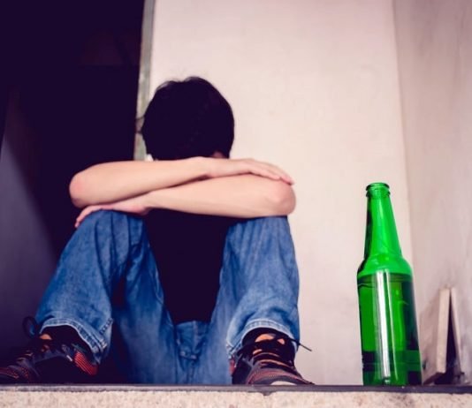 코로나19 사회적 거리두기, 위험 음주자에겐 더 위험