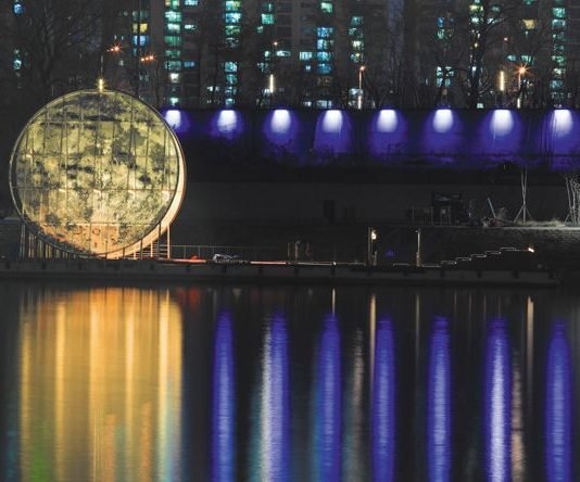 풍류가 정철은 자연 속에서 술을 마셨다