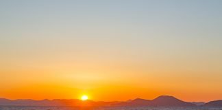 하얀 勇氣로 일어나자