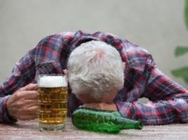 비대면 설 연휴에 노인 음주 주의보!