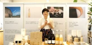 한국 고급 막걸리로 ‘랜선’ 건배