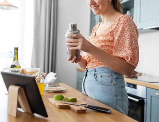 코로나19 재확산에 다시 늘어나는 홈술족