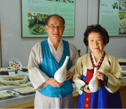 전승되어온 전통비법으로 빚어낸 증류식 ‘민속주 안동소주’