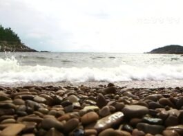 엇, 해수욕장에 몽돌말고 옥돌이?