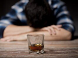 ‘우울해서 한 잔?’