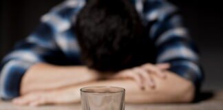 ‘우울해서 한 잔?’