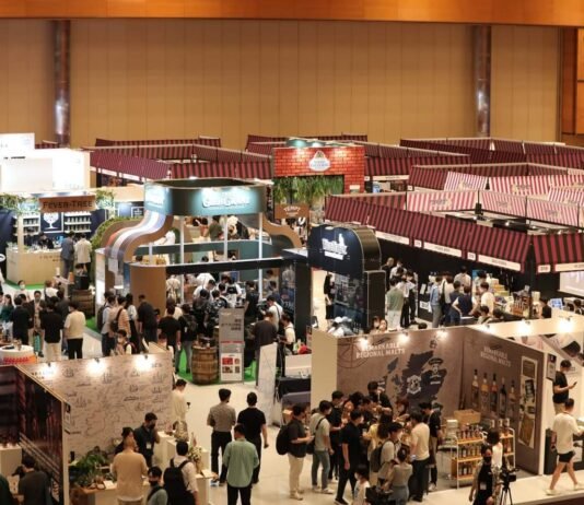 전통주 부스에는 시음만 있고 이야기가 없다