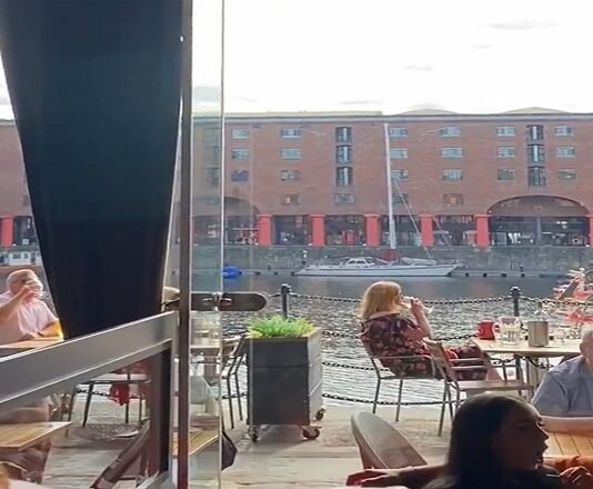 영국 토트넘 전용구장에서 바라본 펍(pub)에 대한 단상