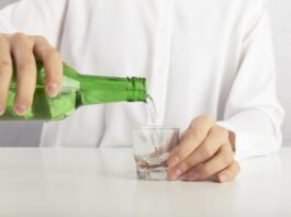 술 좋아하는 50·60대 남성, ‘고독사’ 위태로워