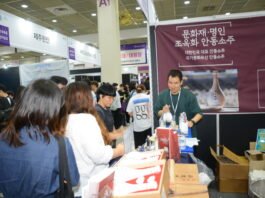 부스에서 바라본 2023