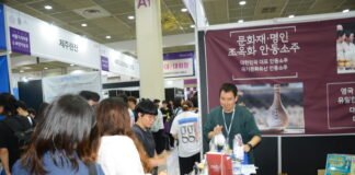 부스에서 바라본 2023