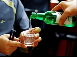 기분 탓에 오늘도 술 한 잔? 내 가족이 병든다