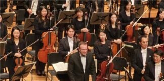 국립심포니오케스트라 지휘자의 음악과 정치기술(酒)