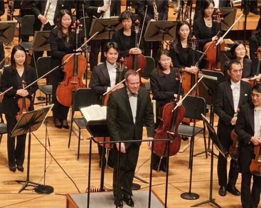 국립심포니오케스트라 지휘자의 음악과 정치기술(酒)