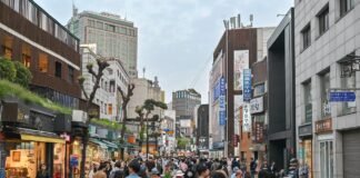 익선동에서 술을 마시는 주당이여