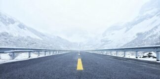 여전히 길 위에 있다